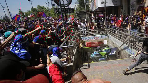 مظاهرات في تشيلي لوفاة مشجع كولو كولو دهسًا بشاحنة للشرطة