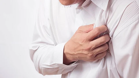 النمر يحذر الفتيات العشرينيات من الارتباط بمرضى القلب المسنين