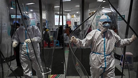 الاتحاد الأوروبي يرسل 12 طن ملابس واقية من فيروس كورونا إلى الصين