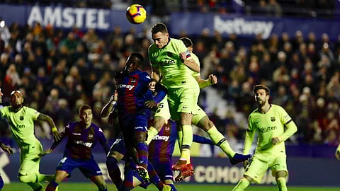 برشلونة يستضيف ليفانتي بهدف اللحاق بريال مدريد اليوم