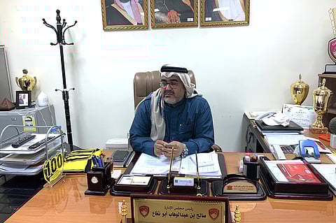 رئيس ضمك يتوعد المسيئين ويصعّد أزمة جمهور النصر وبن زكري