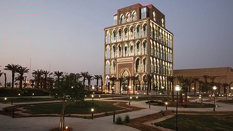«جامعة سعود الصحية» تعلن توافر وظائف شاغرة للرجال والنساء