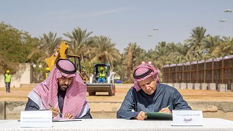 وقعها الأمير بدر بن فرحان.. المدينة الإعلامية بالرياض ترى النور عبر 3 اتفاقيات ومذكرة تفاهم
