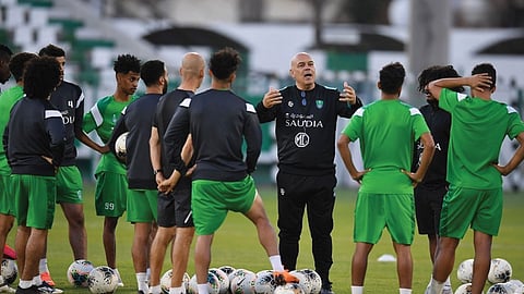 الاستقالات تتداعى في الأهلي.. والرئيس التنفيذي يرد