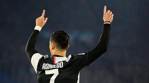 رونالدو يكشف موعد تعليق الحذاء