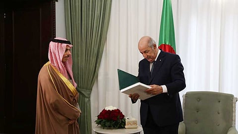 خادم الحرمين يدعو الرئيس الجزائري لزيارة المملكة