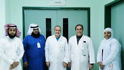 فريق طبي بمجمع «الحناكية» ينهي معاناة مريض مع الغرغرينا والأورام الليمفاوية