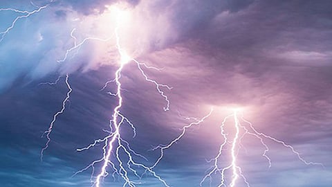 أمطار رعدية ورياح مثيرة للأتربة على مناطق بالمملكة.. الجمعة