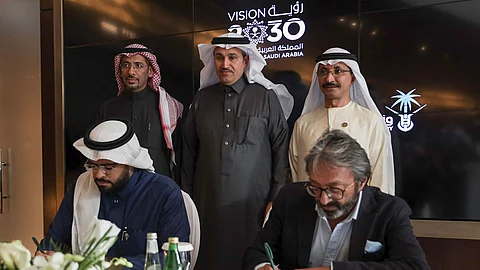 السعودية توقِّع عقد دراسة أولية لمشروع «هايبرلوب» مع شركة «فيرجن هايبرلوب وان» العالمية