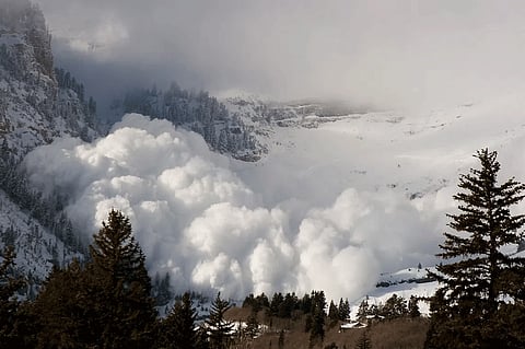 إصابة 4 أشخاص بسقوط تلفريك في منتجع جليدي بسويسرا