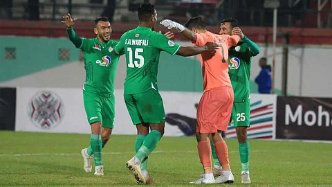 الرجاء والمولودية في صراع على التأهل لنصف نهائي كأس محمد السادس