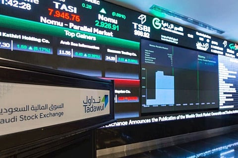 بتداولات اقتربت من 4 مليارات ريال.. سوق الأسهم تتخلى عن مستوى 8 آلاف نقطة