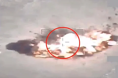 مقطع يوثق لحظة استهداف التحالف الميليشيا الحوثية في نهم