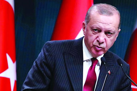 «شبيجل» الألمانية: أردوغان وأبناؤه يسطون على أموال الضرائب لشراء الناخبين