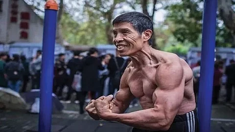بالصور.. كورونا يصرع لاعب كمال أجسام صينيًا رفض ارتداء الكمامة