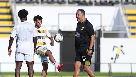 رسميًا.. الاتحاد ينهي عقد المدرب الهولندي تين كات