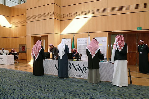 بالصور.. تواصُل عمليات التصويت في «غرفة الرياض» على فئتي التجار والصناع