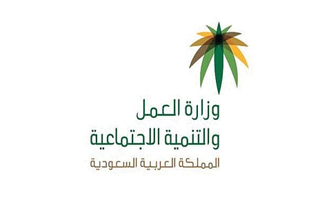 خالفوا الأنظمة.. «عمل الرياض» يضبط 17 وافدًا ويُغلق 3 محلات