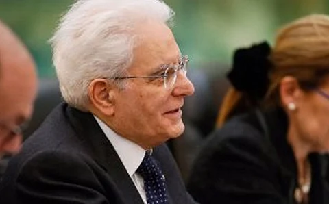 انخفاض معدل المواليد يدفع الرئيس الإيطالي إلى التحذير