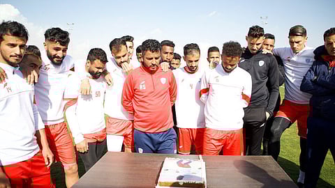 أبها يخالص فلاتة دون أن يلمس العشب الأخضر