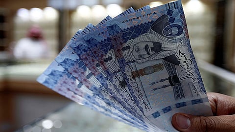 فطنة رجل أمن تُوقِع بـ«جانٍ» عرض عليه رشوة لإطلاق سراح وافد مخالف