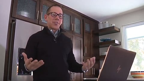 أمريكي يعرض 25 ألف دولار لمن يساعده في العثور على فتاة أحلامه