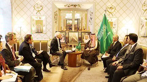 وزير الخارجية يستعرض مع مسؤول أوروبي القضايا المشتركة