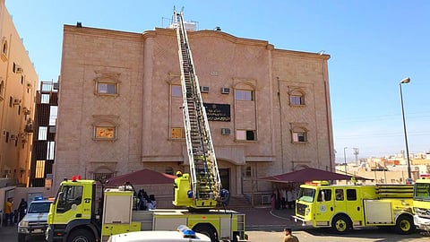  بالصور.. إنقاذ مقر العيادات الشاملة لقوى الأمن الداخلي في فرضية بالطائف