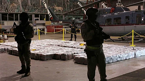 ضبط شحنة كوكايين قيمتها 136 مليون دولار كانت في طريقها إلى هولندا
