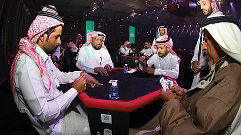 بعد مشاركة الآلاف.. 16 متسابقًا يصلون نهائيات «شتاء الرياض للبلوت»