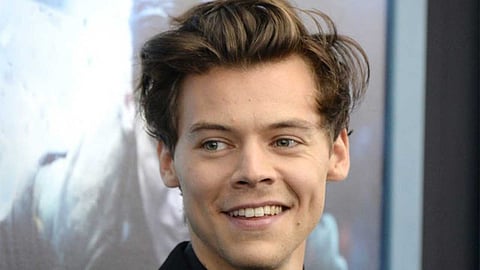 رغم انتحار حبيبته السابقة.. هاري ستايلز يقدم عرضًا غنائيًّا