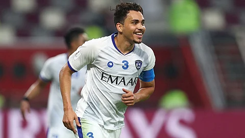 وكيل إدواردو يثير الشكوك حول مستقبله مع الهلال