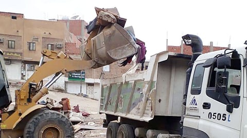 بالصور.. مصادرة وإتلاف 112 طنًا من المواد المنزلية المخالفة ببلدية المسفلة