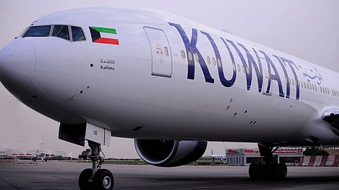 بسبب كورونا.. الكويت توقف جميع الرحلات الجوية من وإلى إيران