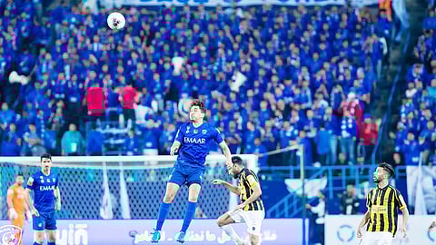 الاتحاد يفرض أسلوبه على الشوط الأول من مواجهة الهلال