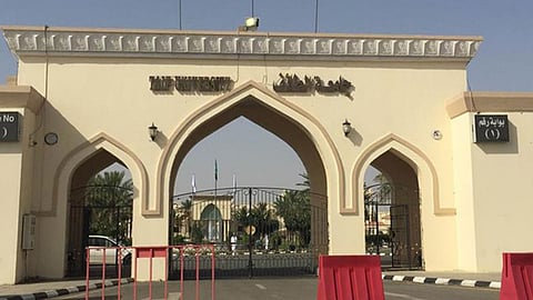 جامعة الطائف تدعو المقبولين مبدئيًا في وظائف «أطباء أسنان» للاختبارات التحريرية