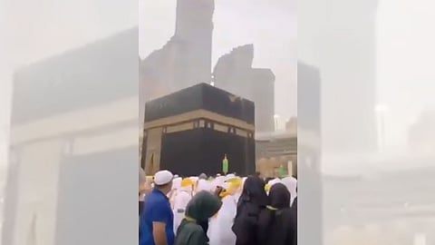 بالفيديو.. أمطار الخير تغسل القلوب والأبدان بالحرم المكي