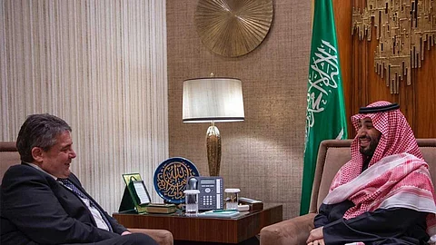 ولي العهد يلتقي وزير الخارجية الألماني السابق