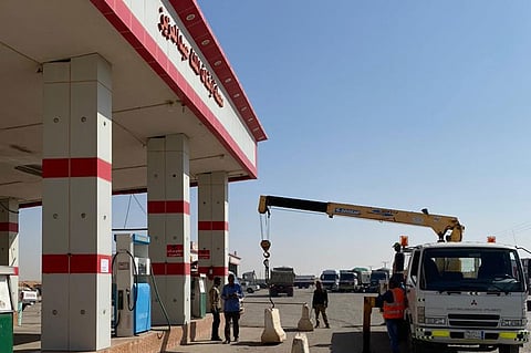 بالصور.. «بلدية الخرج» تغلق 9 محطات وقود
