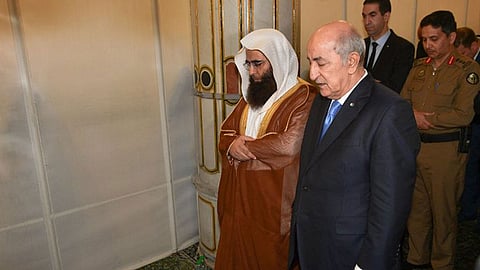 الرئيس الجزائري يصل المدينة المنورة ويزور المسجد النبوي
