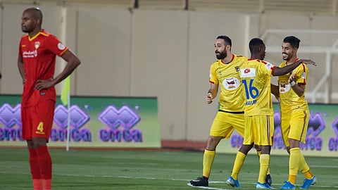 ضمك يتمسك بالأمل في موقعة الحزم.. والعدالة في مأزق أمام الفيصلي