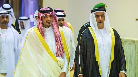 وزير الداخلية يستقبل نظيره الإماراتي في مطار الملك خالد بالرياض