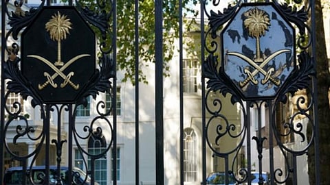 بسبب «كورونا».. السفارة في بيروت تنصح المواطنين بتأجيل السفر إلى لبنان