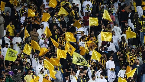 قذف 18 أداة بملعب الهلال يكلف الاتحاد 110 آلاف ريال