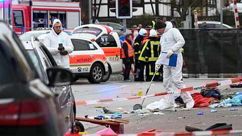 حادث مأساوي.. امرأة تدهس 12 شخصًا بعضهم يصارع الموت في ألمانيا