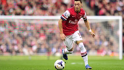 وكيل أعمال أوزيل يحسم موقفه من البقاء مع أرسنال