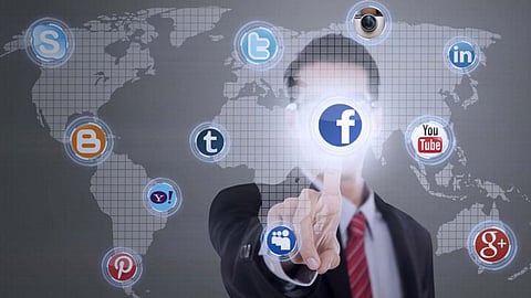 هل تُفرض ضريبة القيمة المضافة على مشاهير «برامج التواصل الاجتماعي»؟