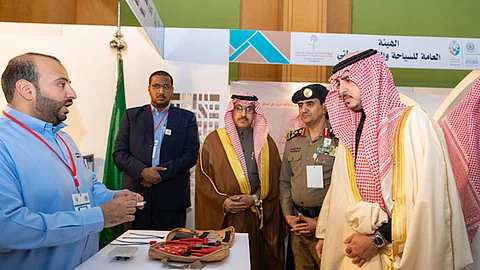 بالصور.. أمير الجوف يدشِّن فعاليات أسبوع الدفاع المدني تحت شعار «السلامة أولًا»