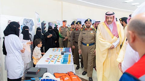أمير الباحة يزور معرض هيئة الهلال الأحمر بالمنطقة