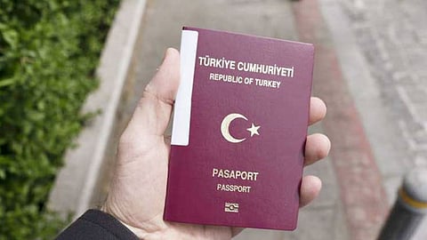 أردوغان يلجأ لبيع الجنسية التركية لإنقاذ اقتصاد بلاده المتهاوي